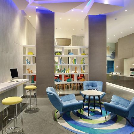 Holiday Inn Express Jakarta Wahid Hasyim By Ihg Exterior foto